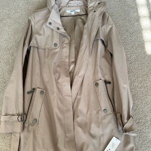 DKNY Women’s Trench Coat
Brand New With tags 
Size: L
